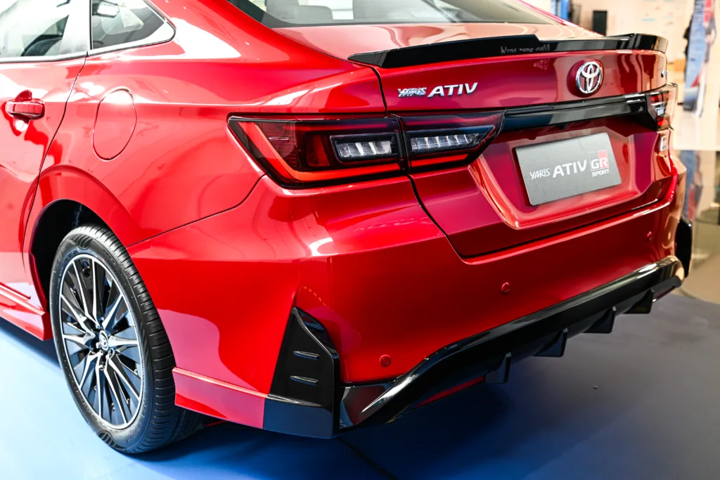 ภายนอก-yaris ativ hev-hev gr sport