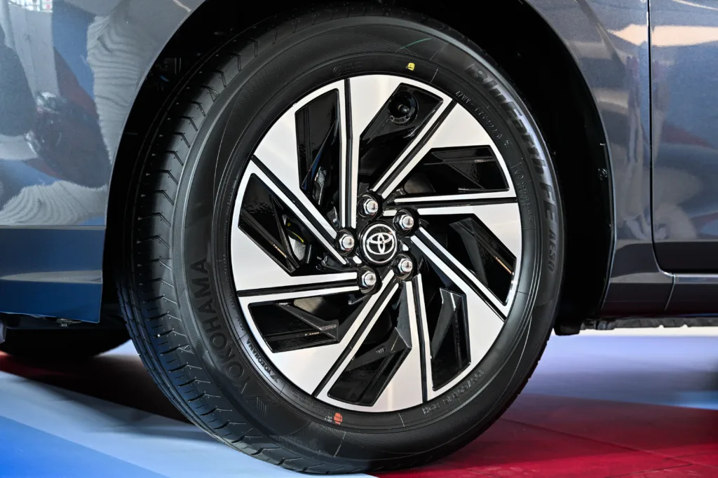 ภายนอก-yaris ativ hev-hev premium