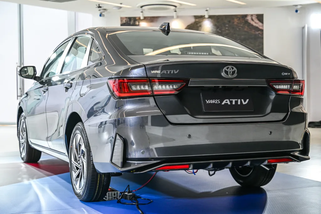 ภายนอก-yaris ativ hev-hev premium
