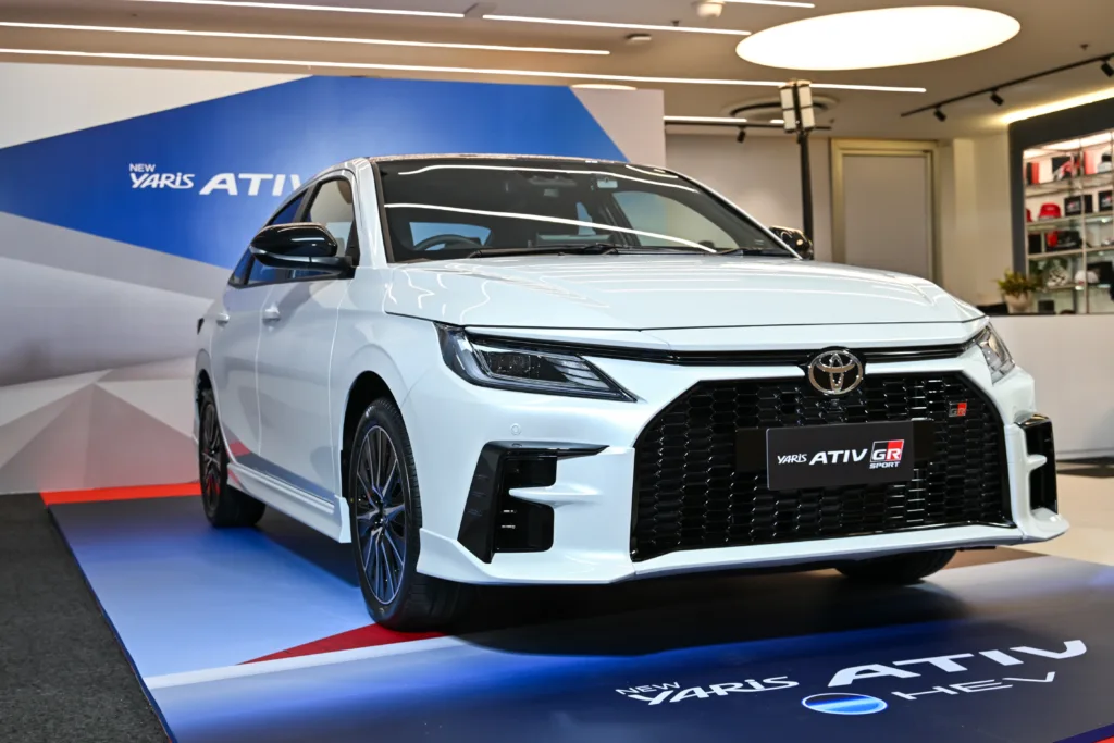 ภายนอก-yaris ativ hev-hev gr sport