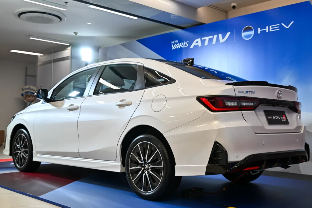 ภายนอก-yaris ativ hev-hev gr sport